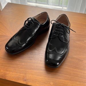 Black Florsheim Kids boys dress shoes. Size 4.5 barely worn.
